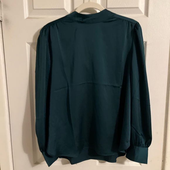 Loft Tie Neck Green Blouse - Size Medium - NWT - Picture 2 of 3